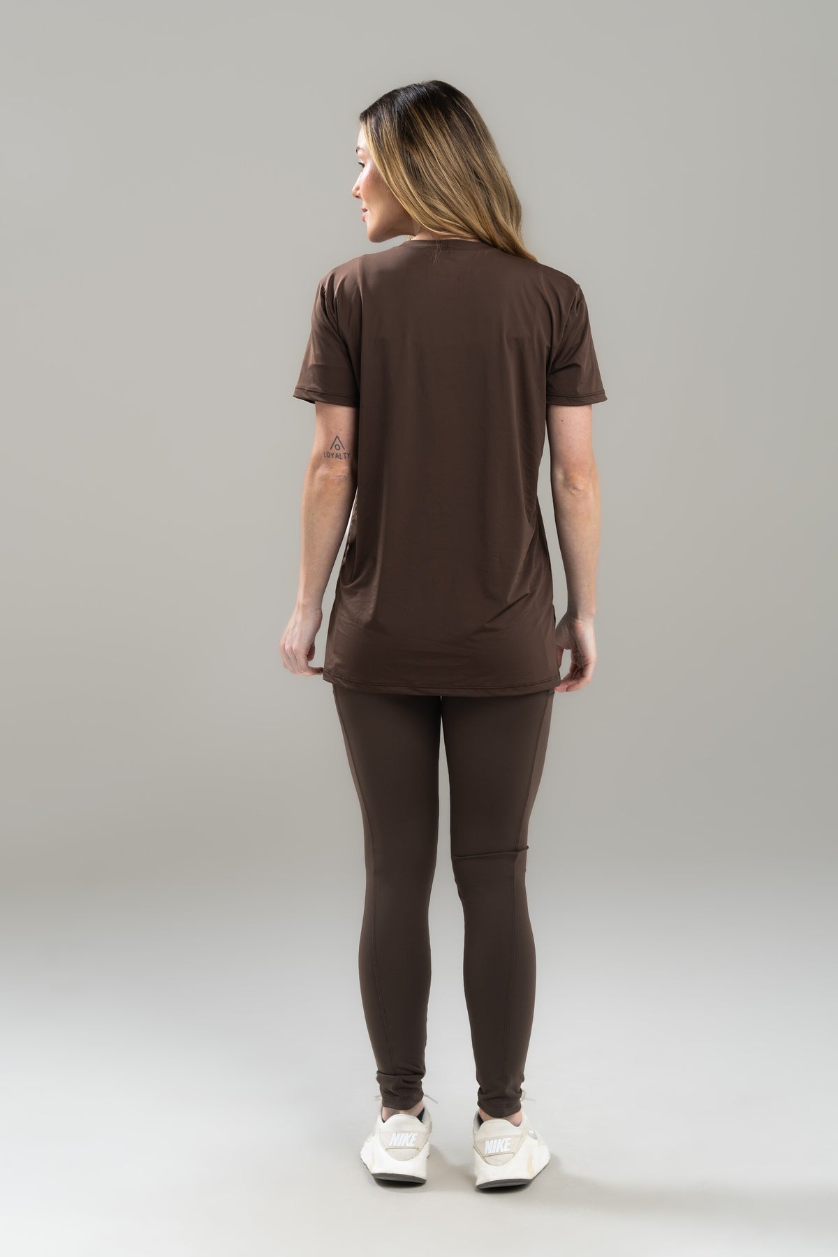 CAMISETA FEM.COM ABERTURA LATERAL SENSITIVE