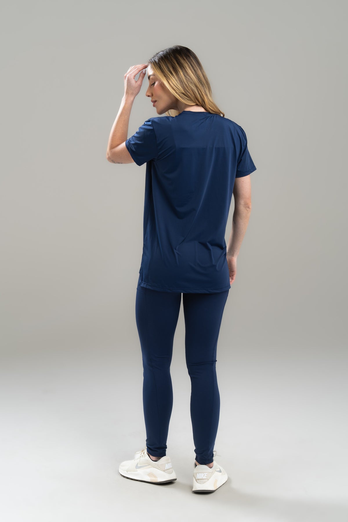 CAMISETA FEM.COM ABERTURA LATERAL SENSITIVE