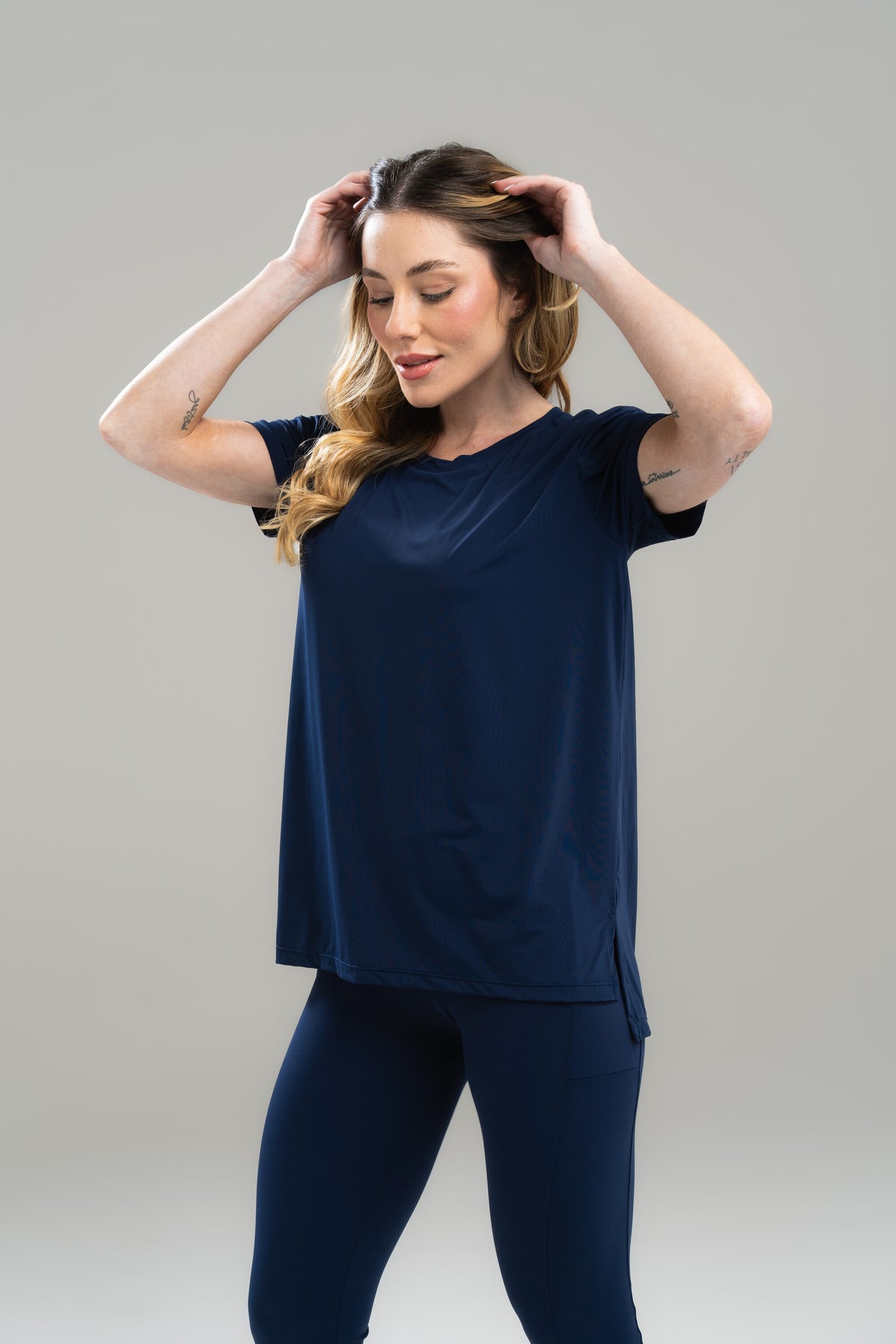 CAMISETA FEM.COM ABERTURA LATERAL SENSITIVE