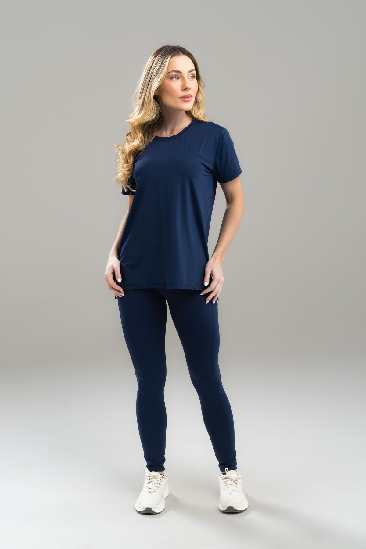 CAMISETA FEM.COM ABERTURA LATERAL SENSITIVE