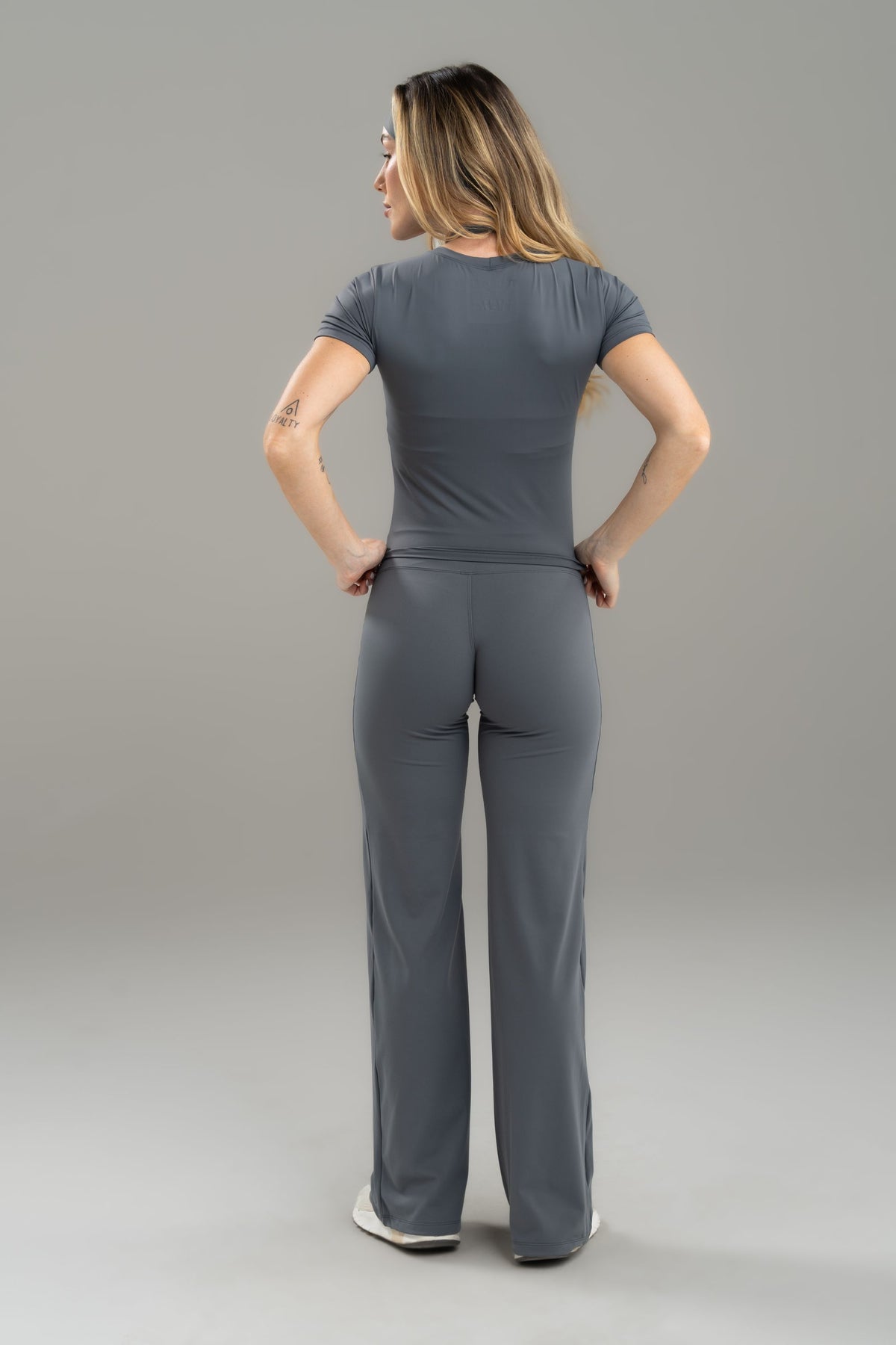 T-SHIRT CROPPED - SENSITIVE