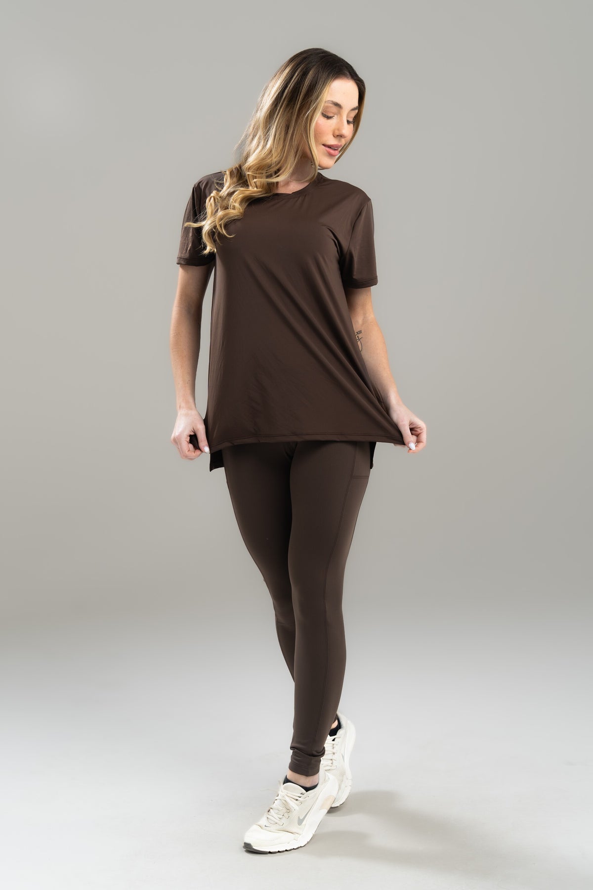 CAMISETA FEM.COM ABERTURA LATERAL SENSITIVE