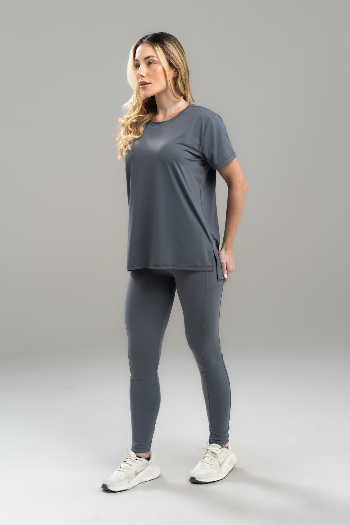 CAMISETA FEM.COM ABERTURA LATERAL SENSITIVE