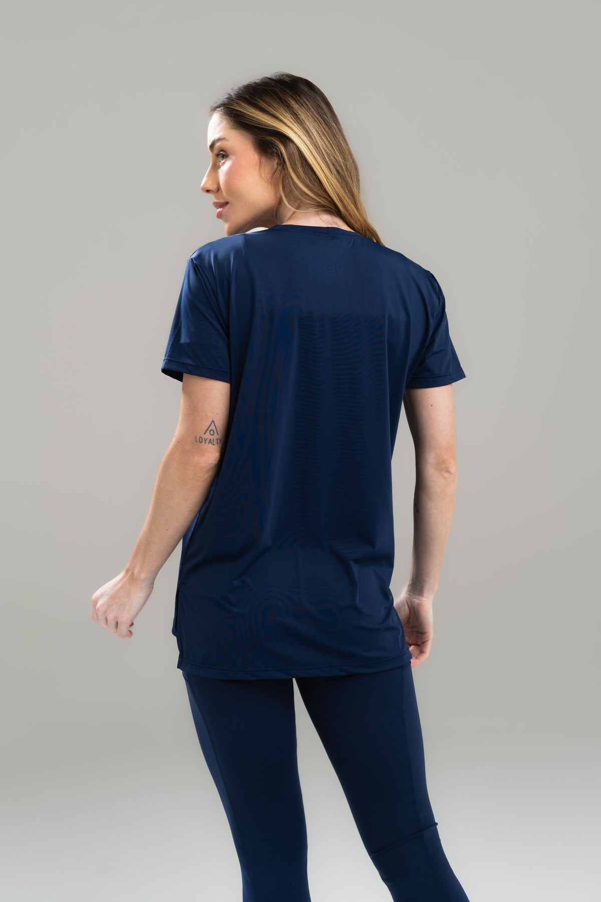 CAMISETA FEM.COM ABERTURA LATERAL SENSITIVE