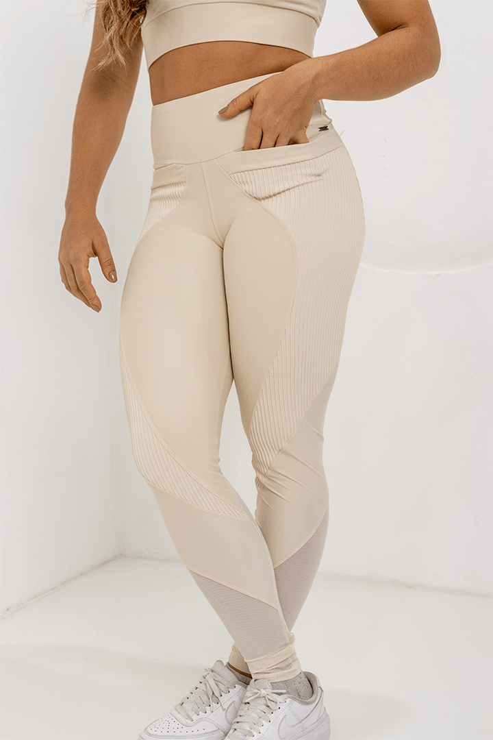 Legging com recortes