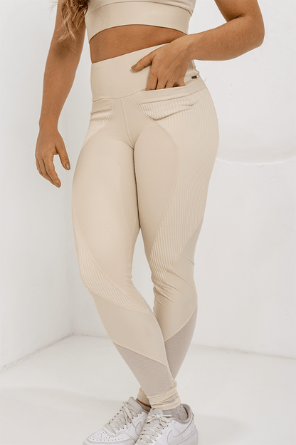 Legging com recortes